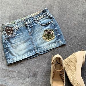 Guess detail skirt🌻